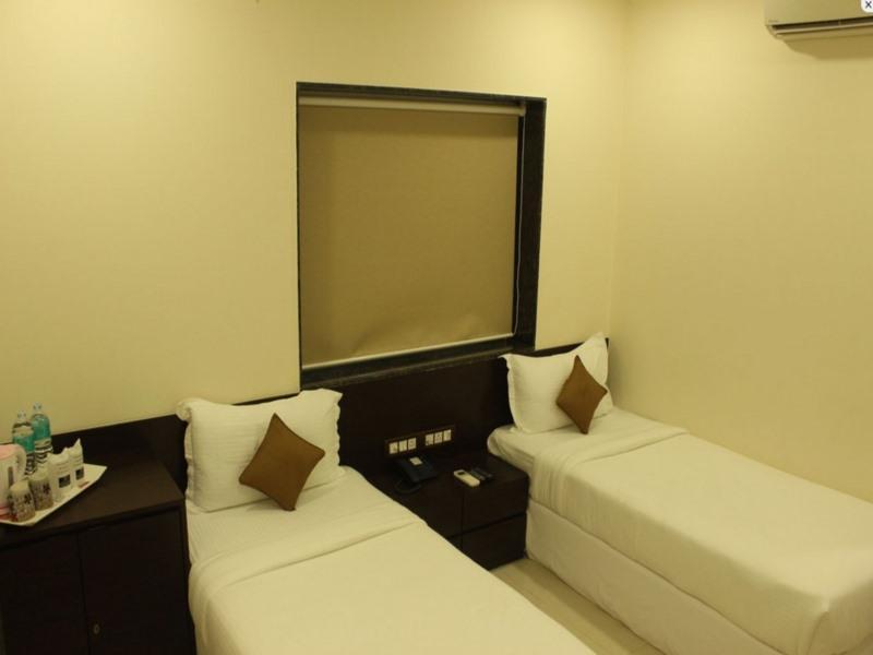 Oyo 16703 Hotel The Platinum Kolkata Exterior photo