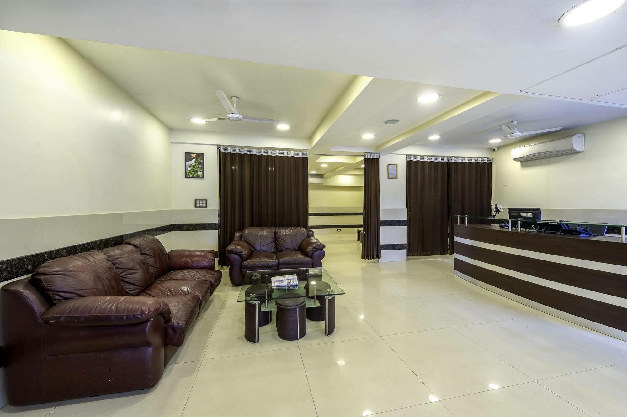 Oyo 16703 Hotel The Platinum Kolkata Exterior photo