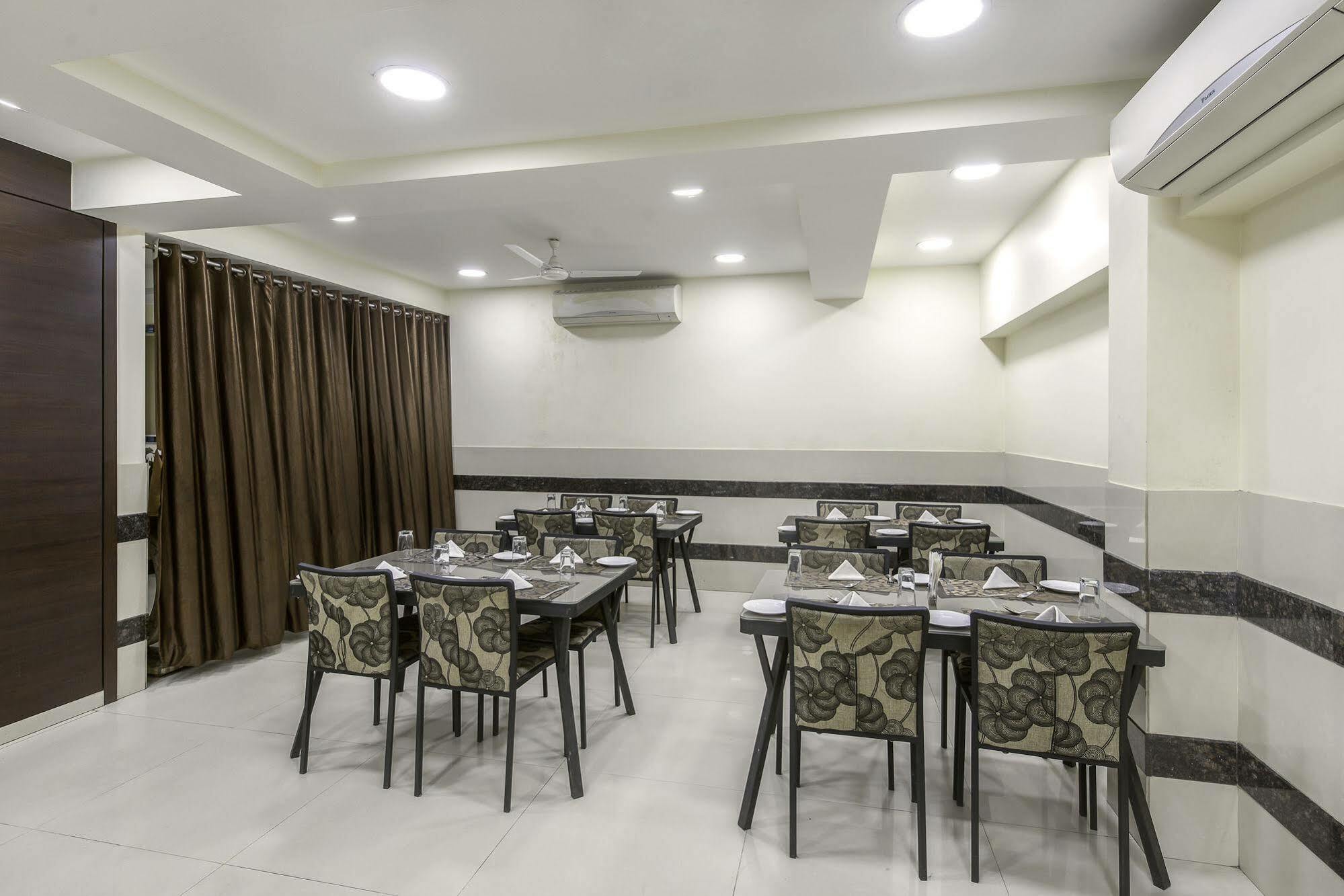 Oyo 16703 Hotel The Platinum Kolkata Exterior photo
