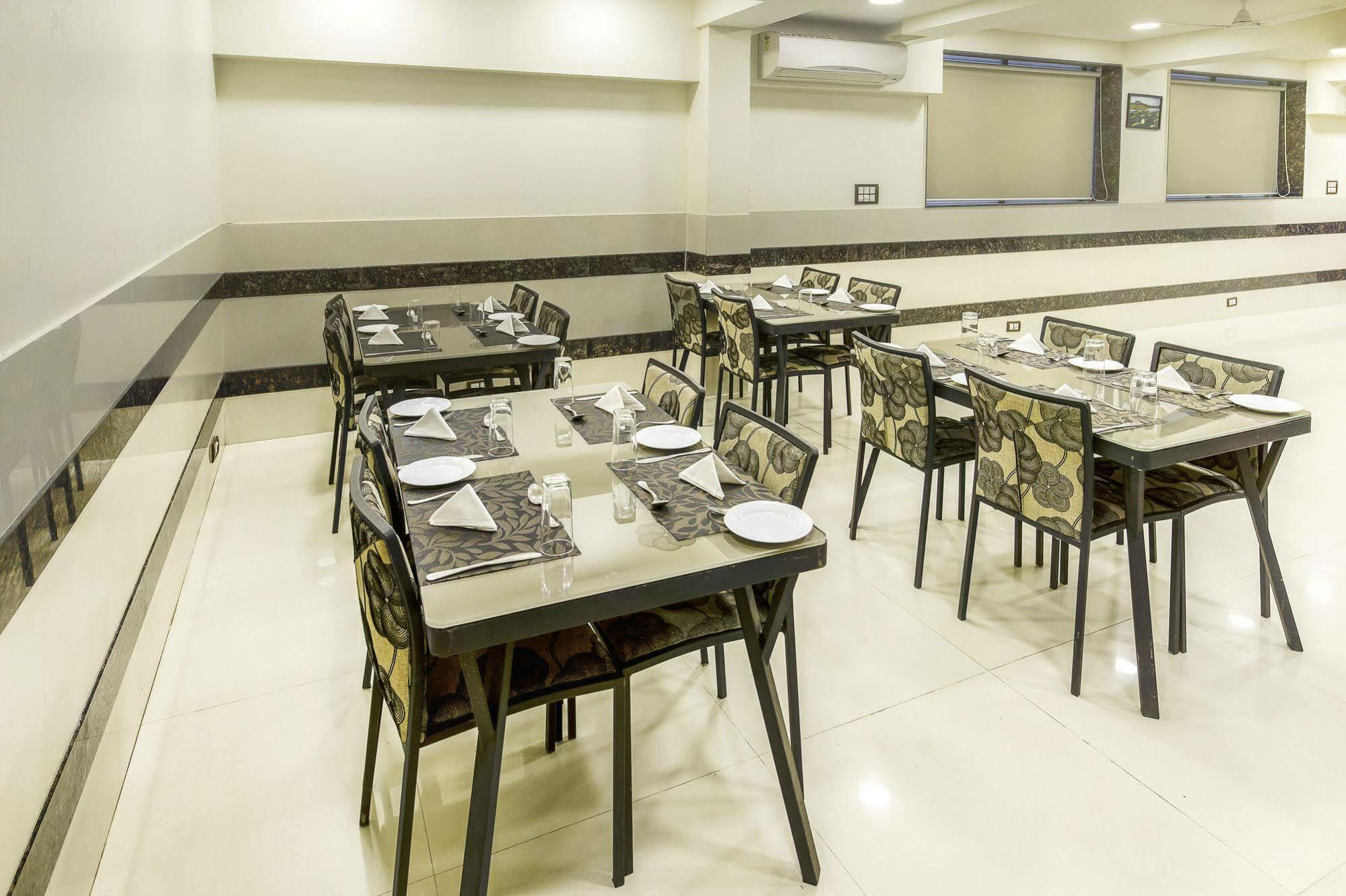 Oyo 16703 Hotel The Platinum Kolkata Exterior photo