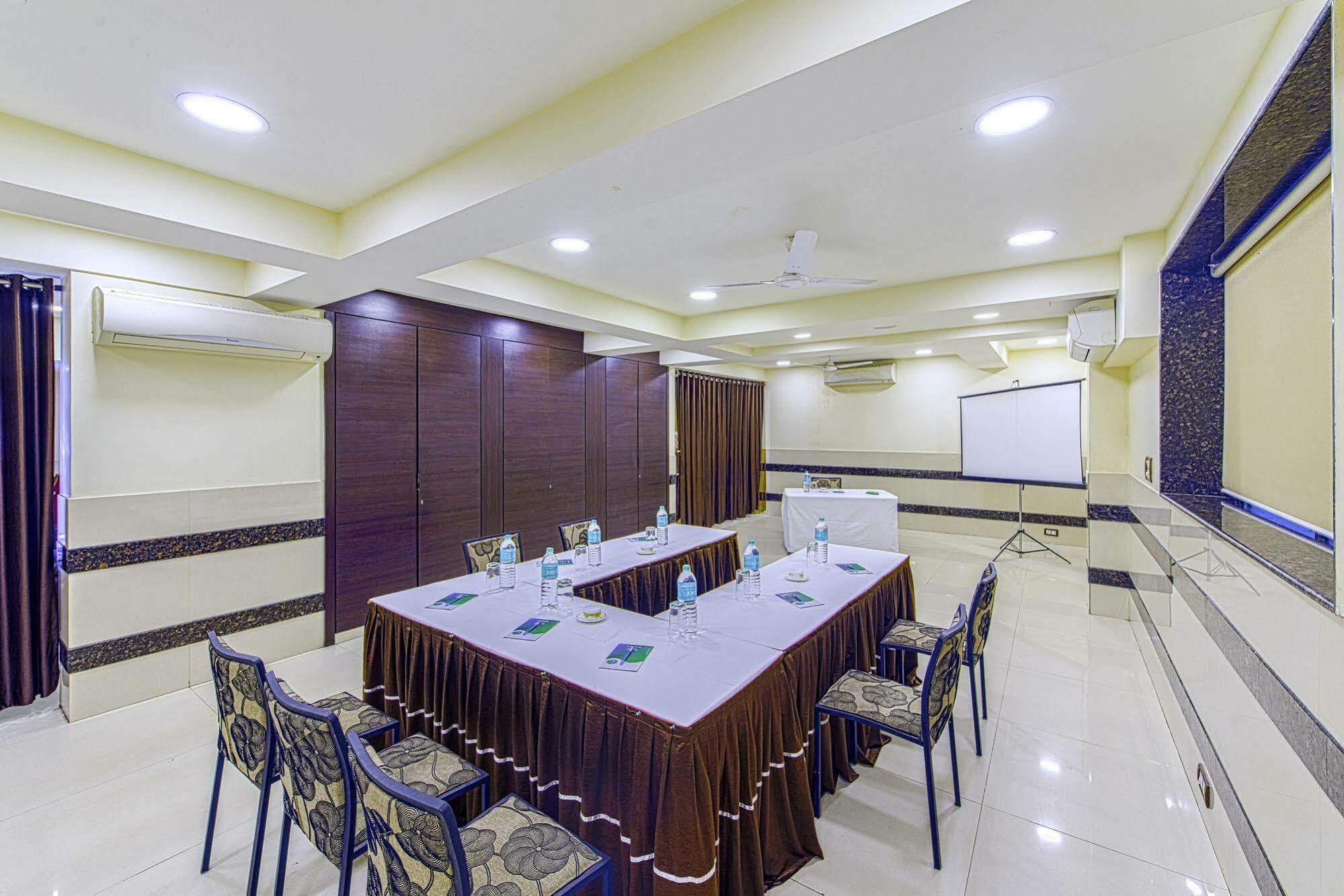 Oyo 16703 Hotel The Platinum Kolkata Exterior photo