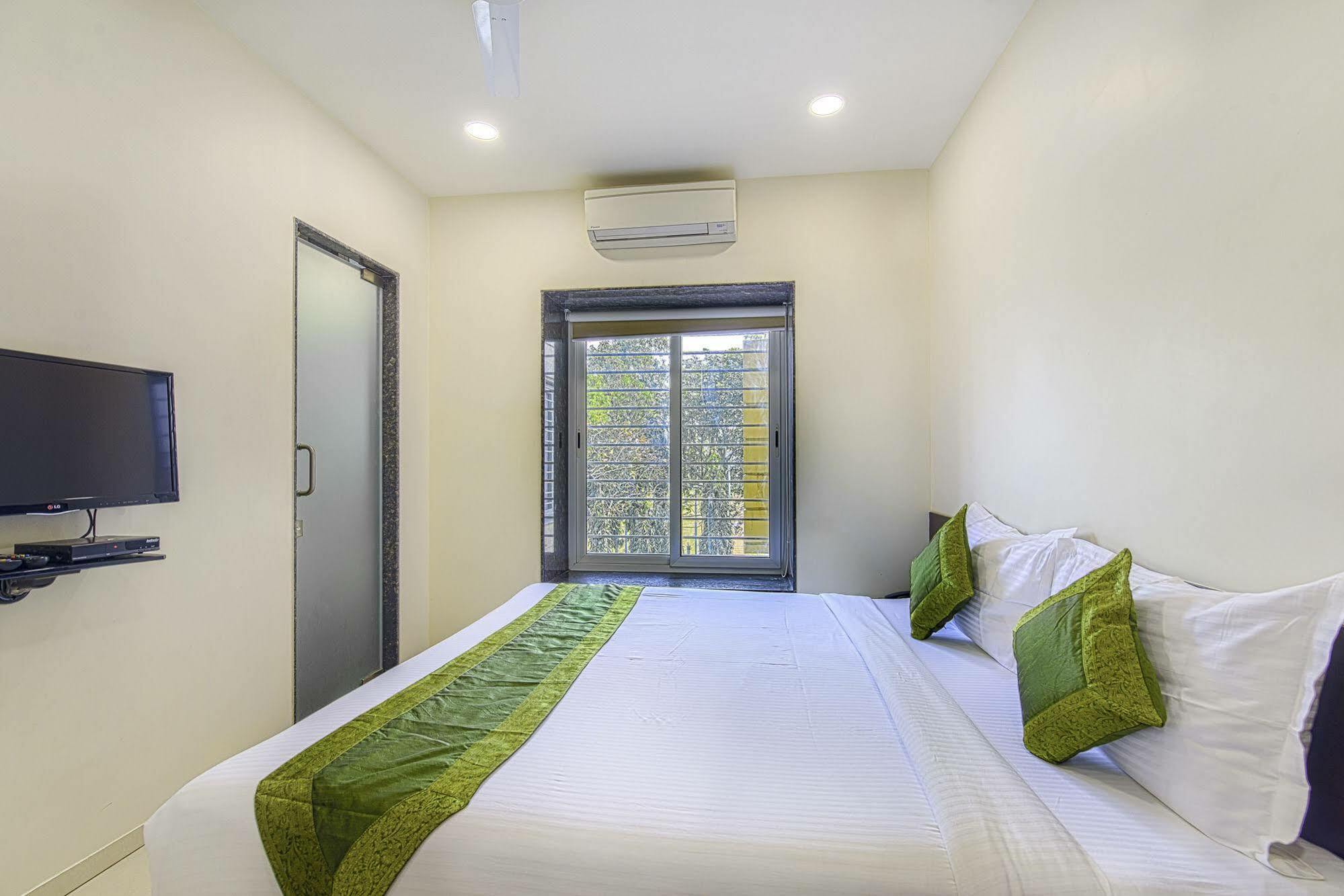 Oyo 16703 Hotel The Platinum Kolkata Exterior photo