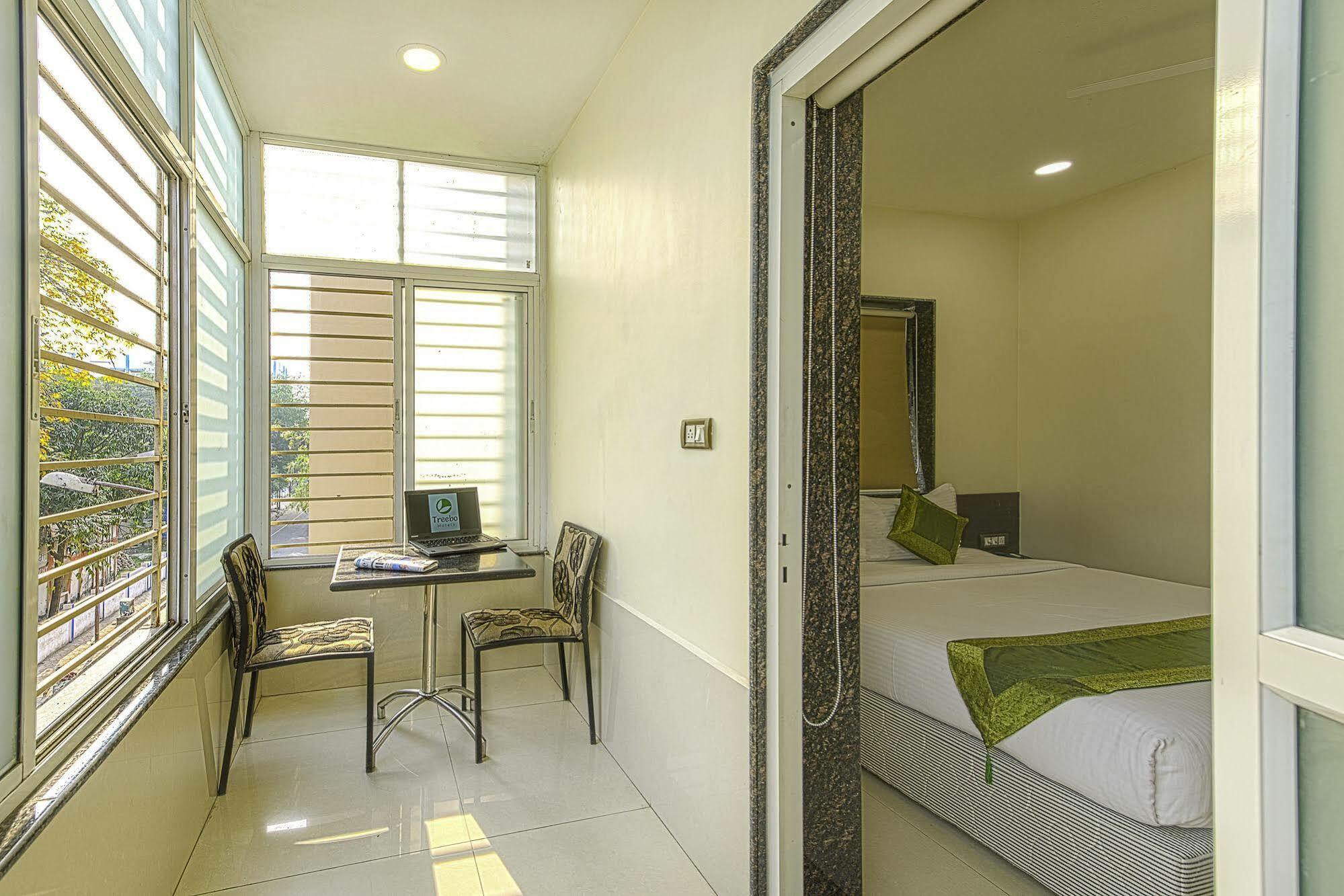 Oyo 16703 Hotel The Platinum Kolkata Exterior photo