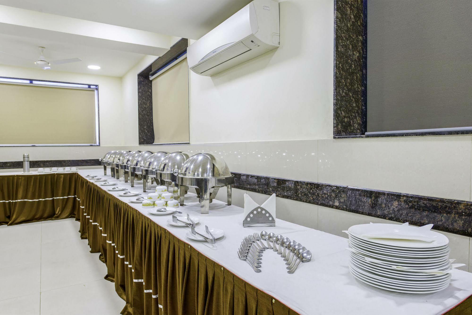 Oyo 16703 Hotel The Platinum Kolkata Exterior photo