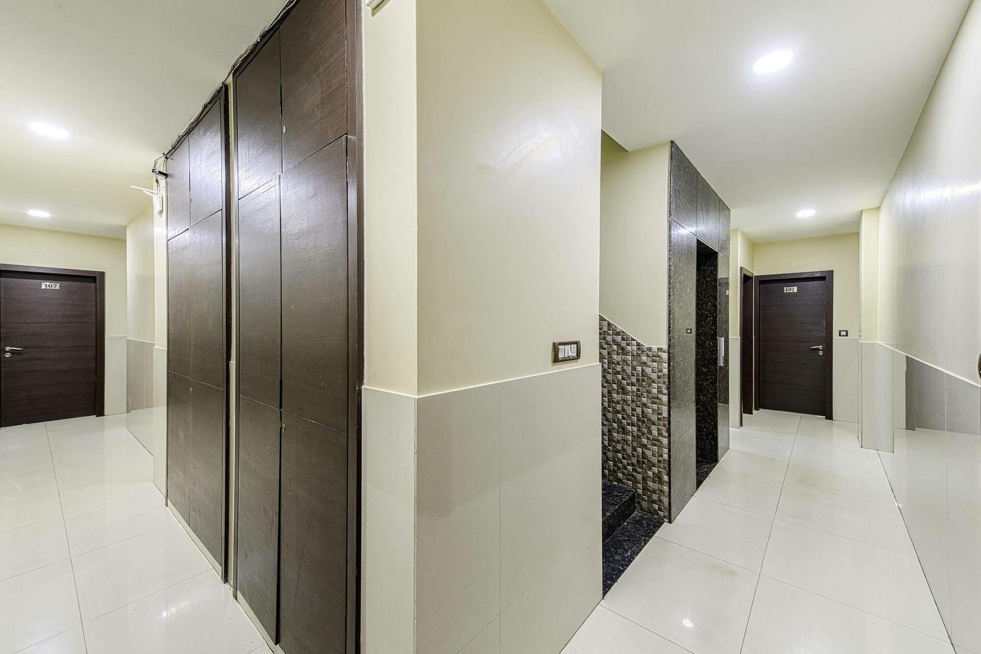 Oyo 16703 Hotel The Platinum Kolkata Exterior photo